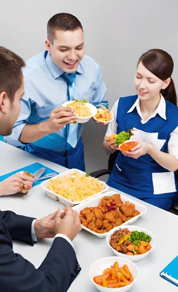 غذا خوردن پرسنل در محل کارشان